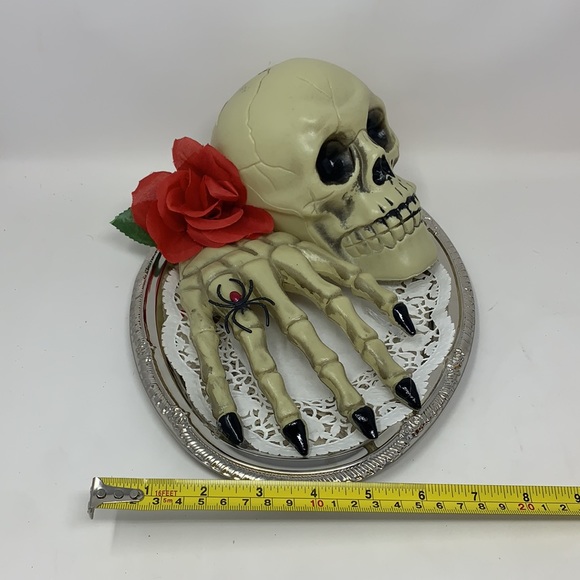 Halloween PROP Skull 💀 & creepy hand on platter - Picture 10 of 14